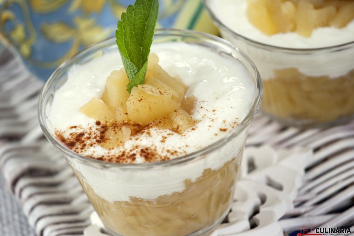 puré de maçã com iogurte e canela