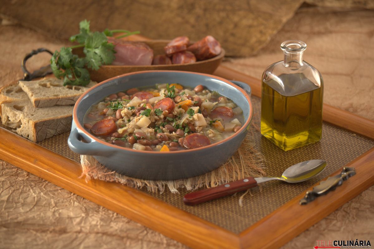 sopa de feijão e cevada