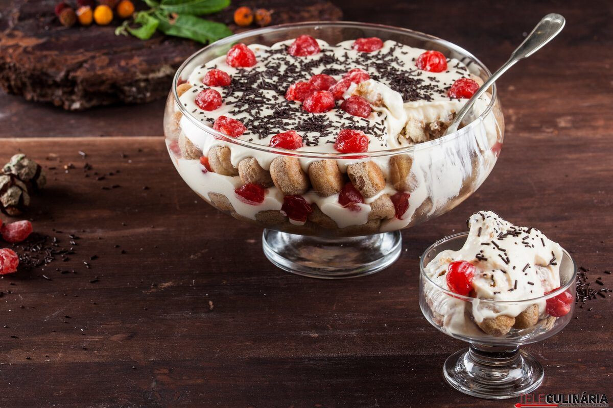 Pavê de Natal com cerejas cristalizadas