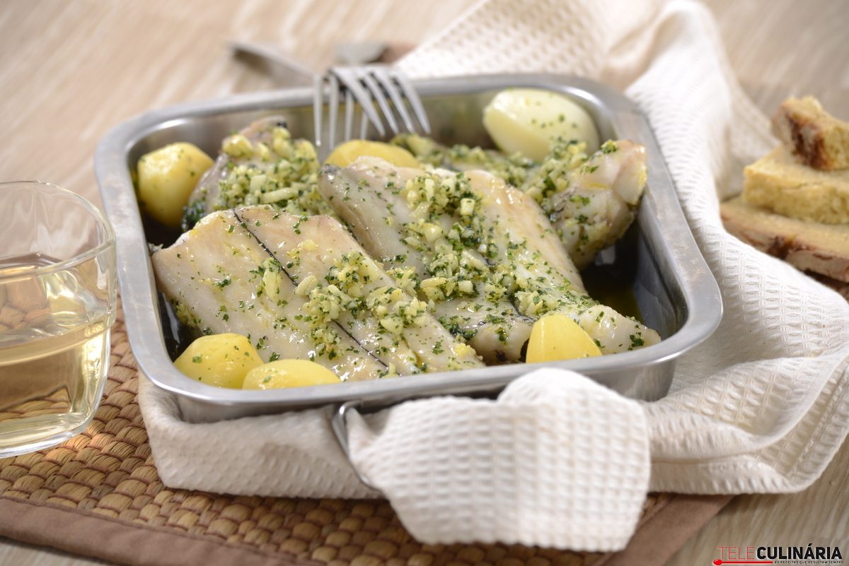 Peixe espada com molho de coentros