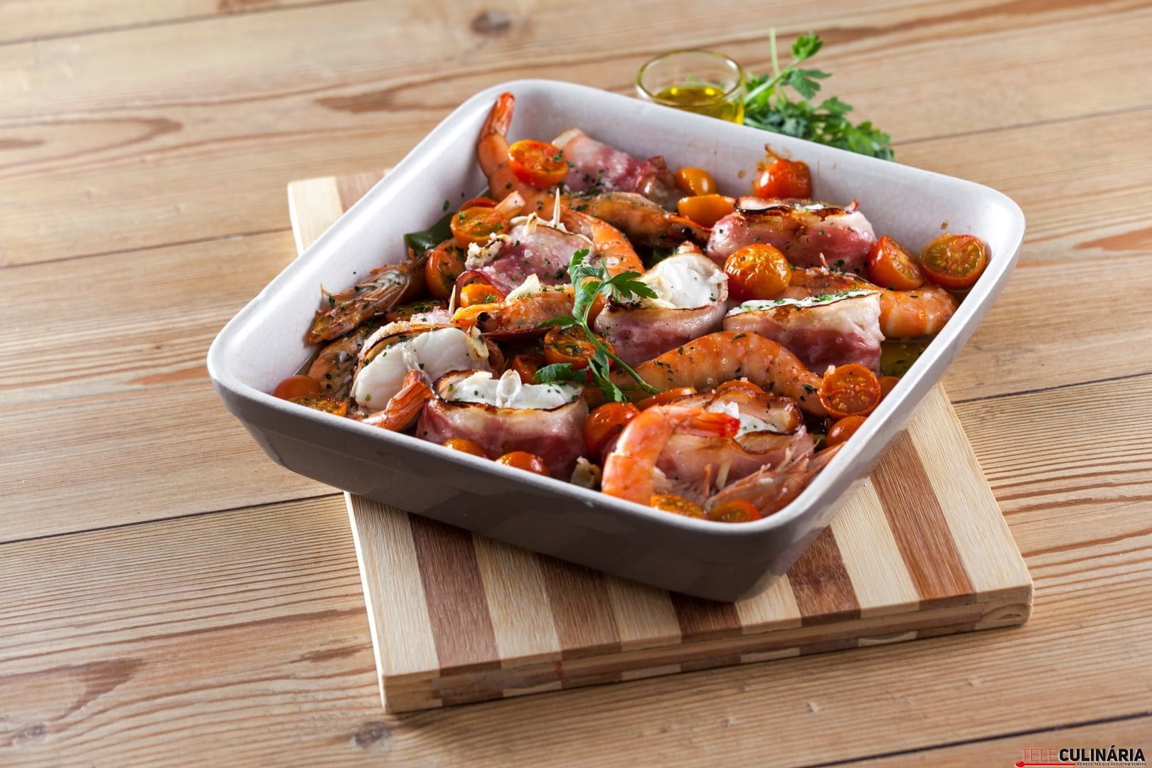 Medalhoes de tamboril no forno enrolados em bacon CHLM-6 (Large)