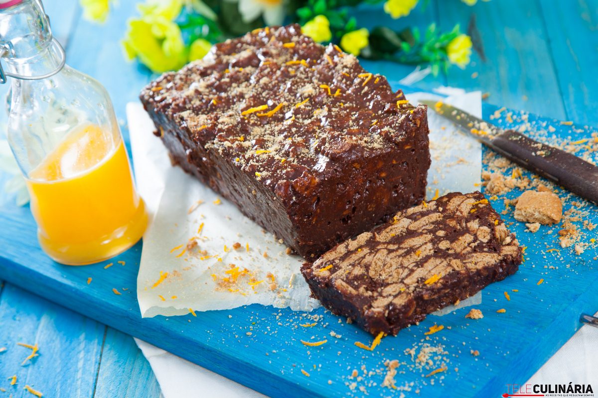 salame enformado de chocolate com bolachas de aveia e licor de laranja