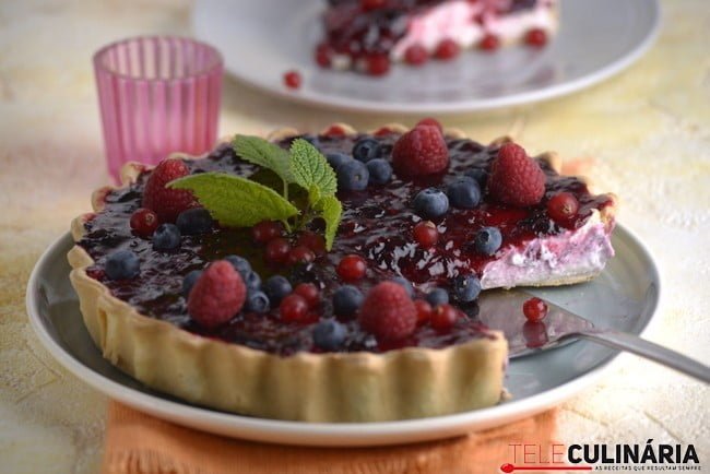 Tarte de iogurte com frutos vermelhos