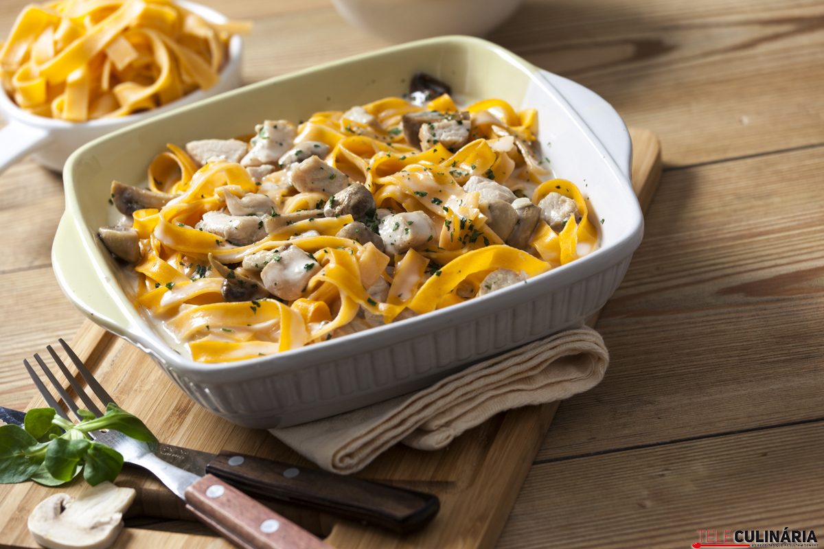 Talharim salteado com frango