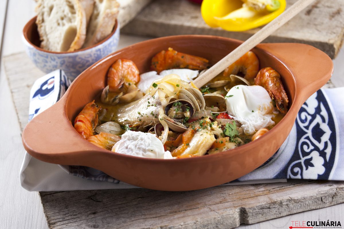 Caldeirada de peixe com ovos