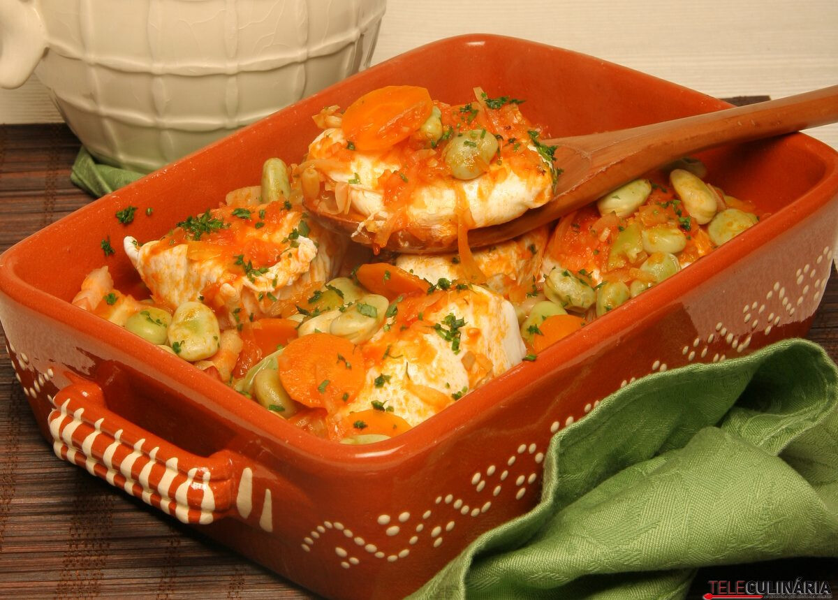 Favas com ovos escalfados