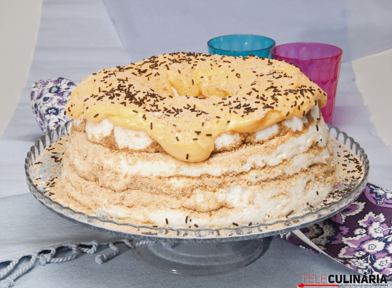 pudim de bolacha maria com ovos moles