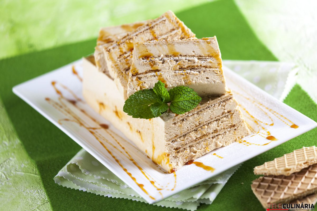 semifrio de caramelo e bolacha