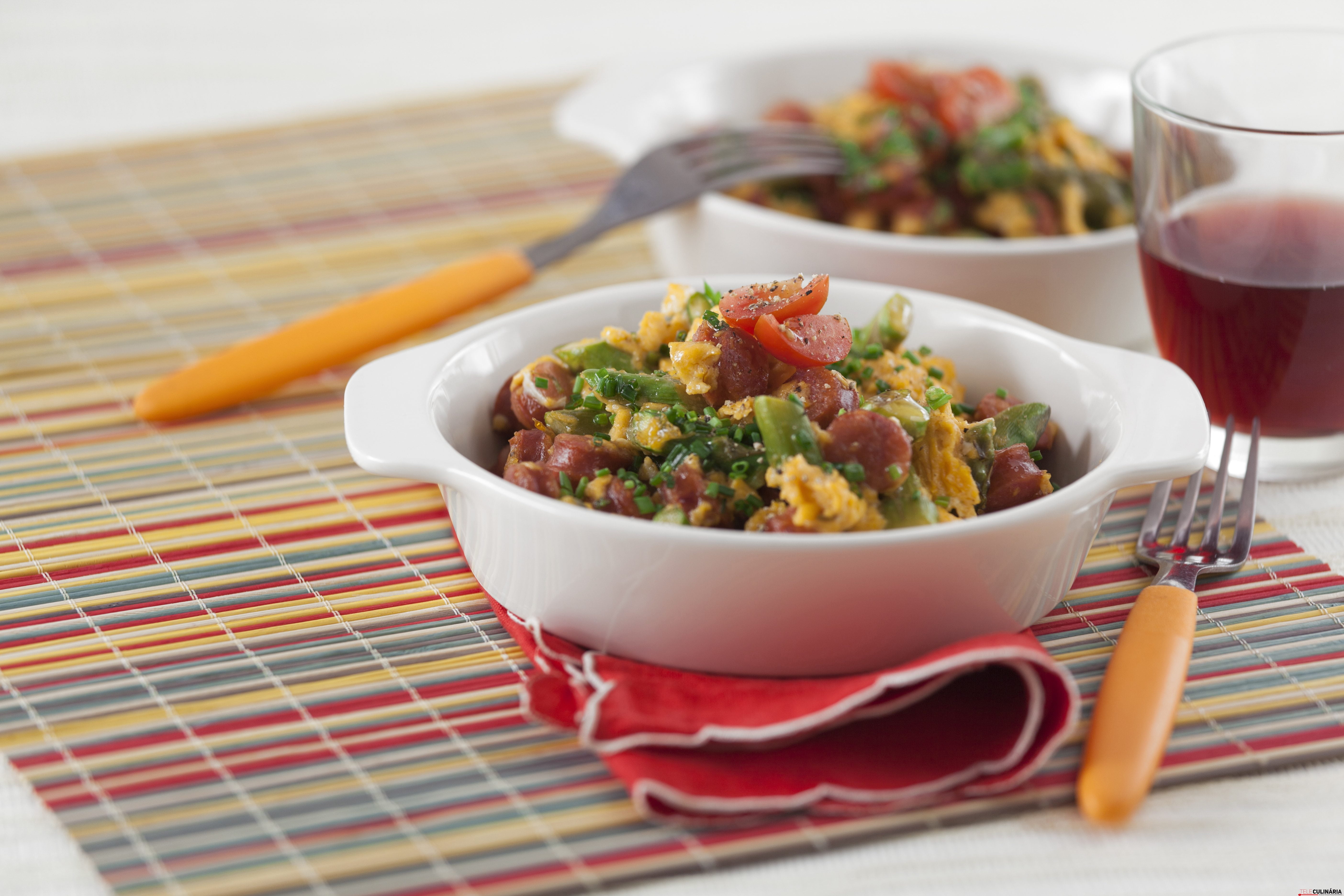 Linguica e Espargos com Ovos Mexidos