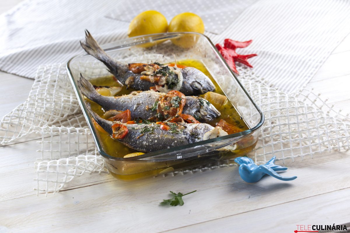 Dourada assada à portuguesa