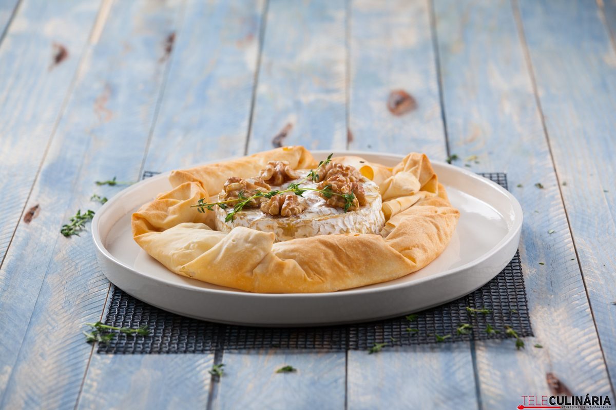 queijo camembert assado com mel