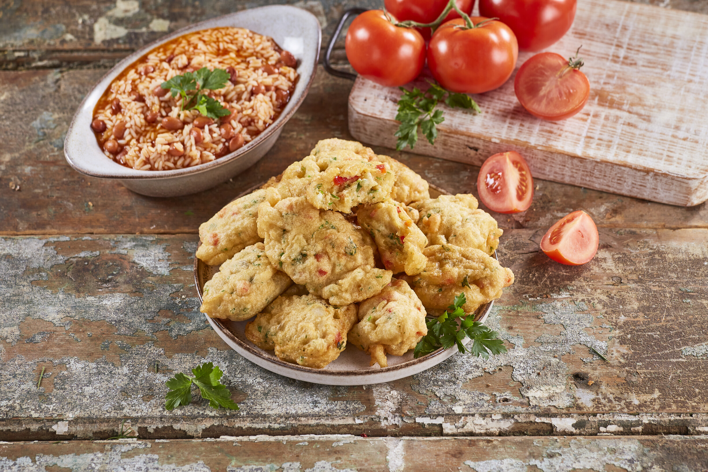 Pataniscas de bacalhau com arroz de feijão