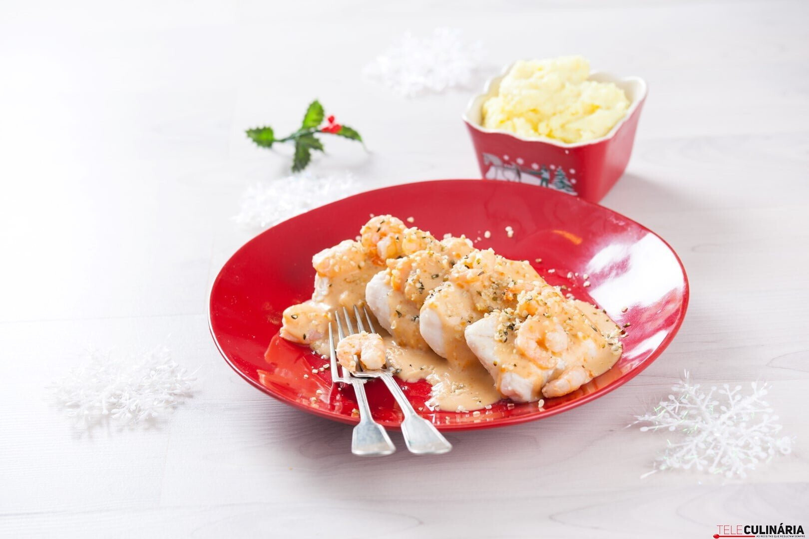 Medalhões de pescada com creme de camarão