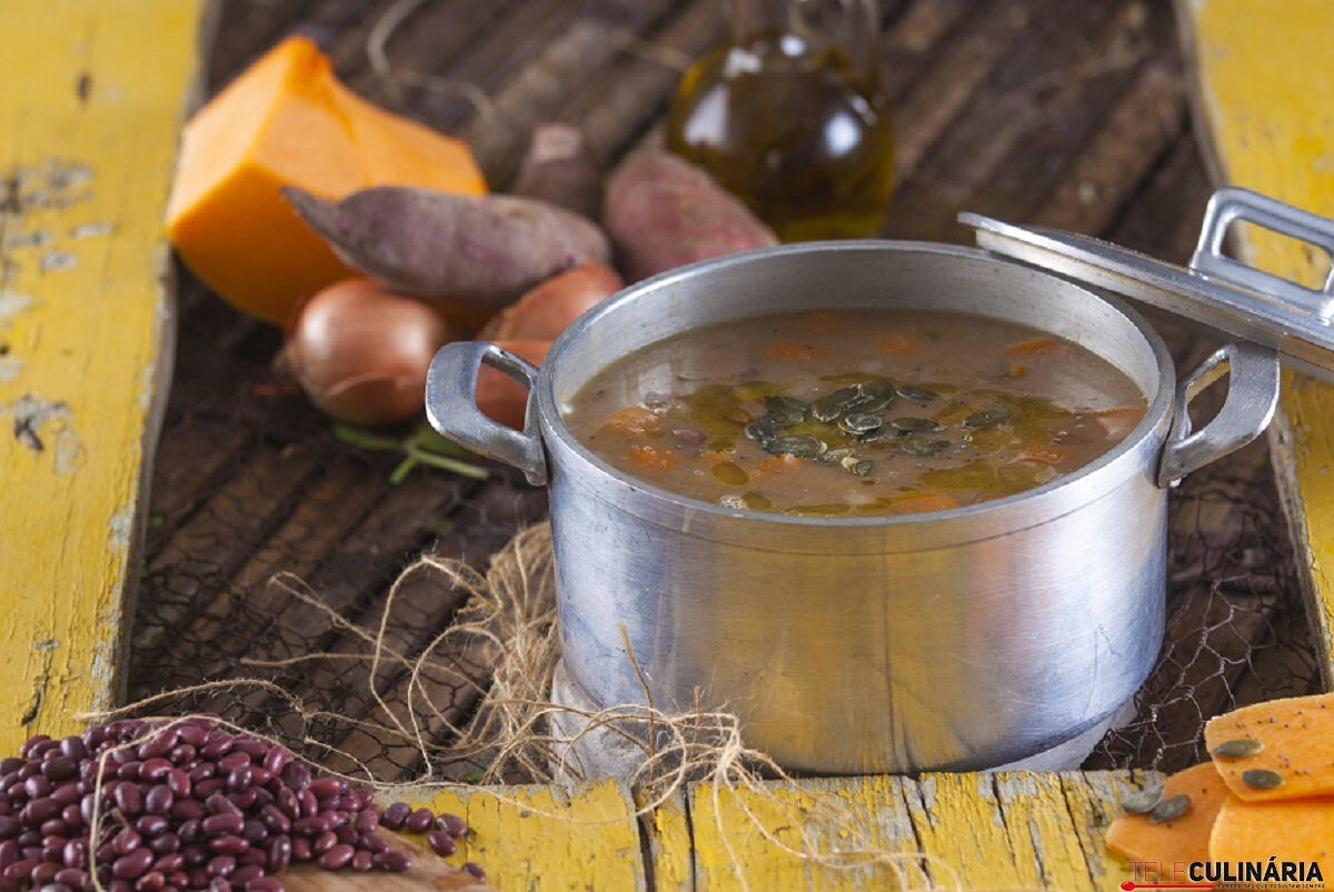 Sopa de feijão manteiga à Portimonense