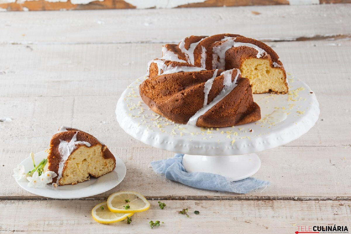 Bolo de limão com erva-doce