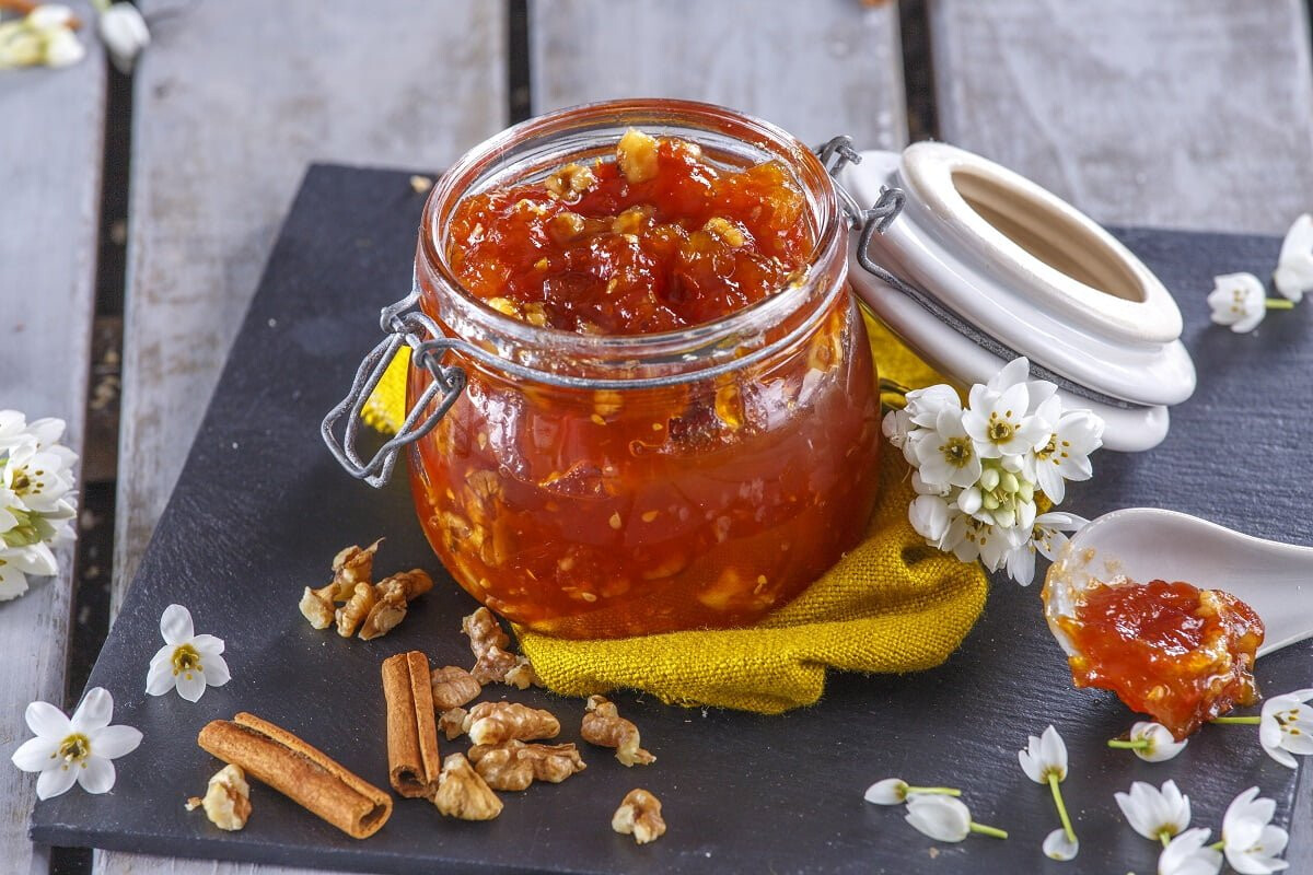 Doce de tomate com nozes