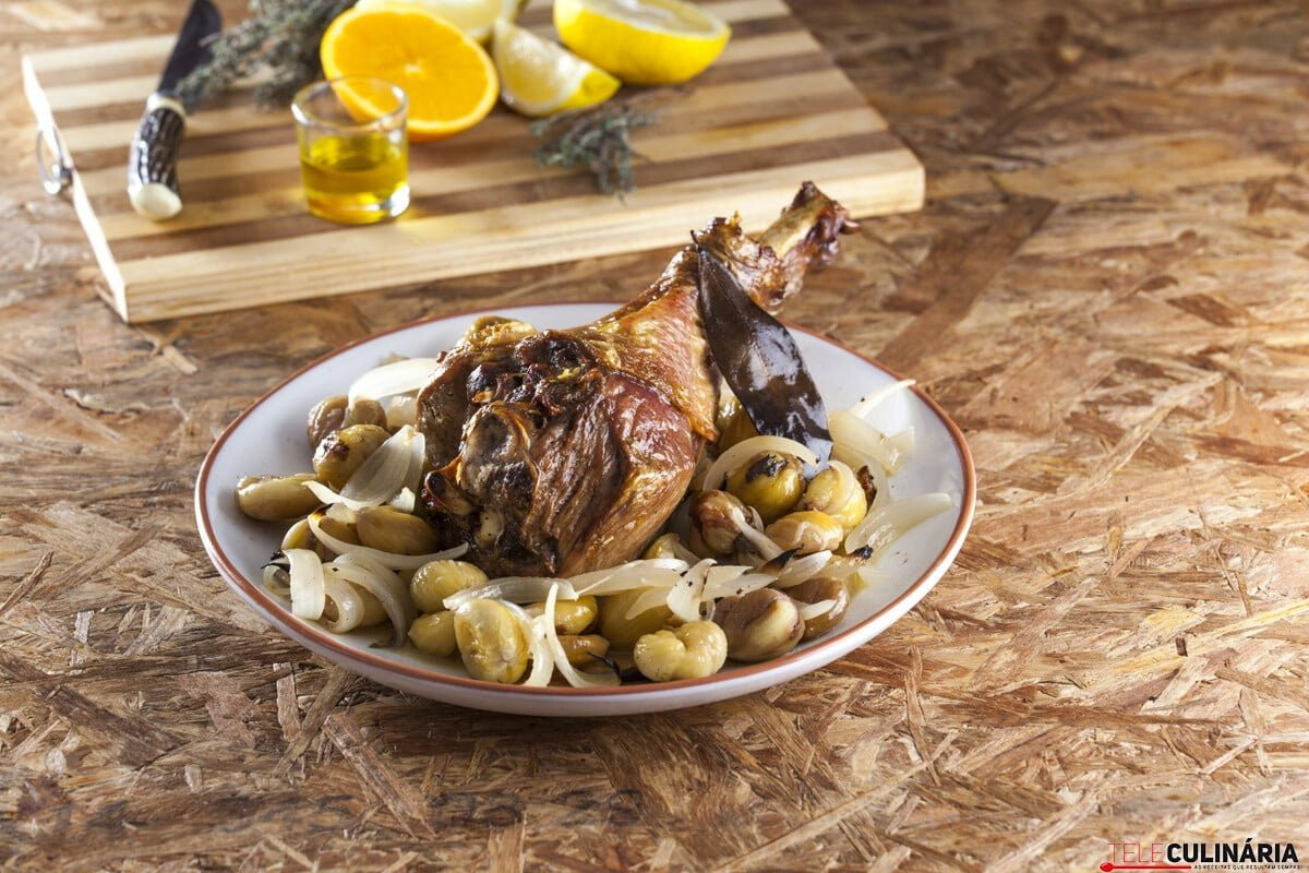 Perna de perú assada com castanhas