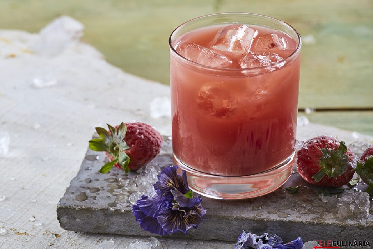 Sumo de morango e ananás