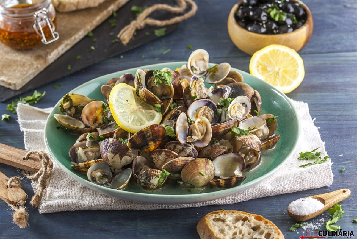 Receita de amêijoas à algarvia