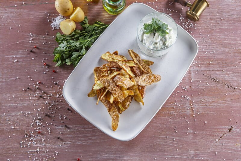 Casca de batata frita com maionese