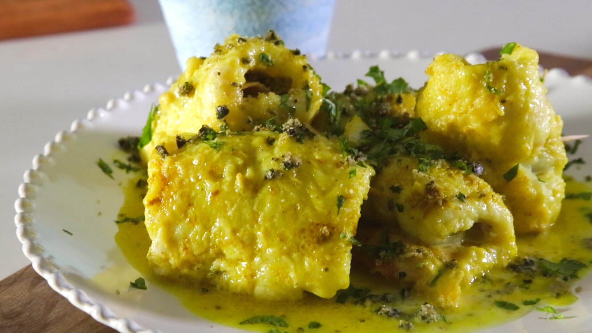 Rolinhos de peixe-espada com caril