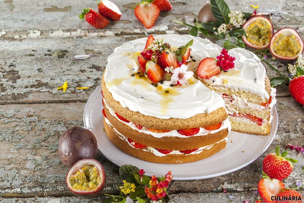 Bolo de morango com maracujá
