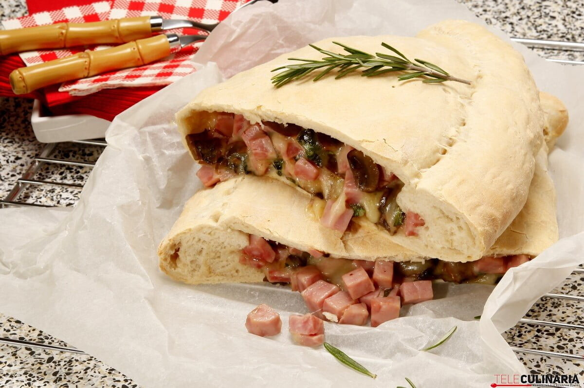 Calzone de fiambre e cogumelos