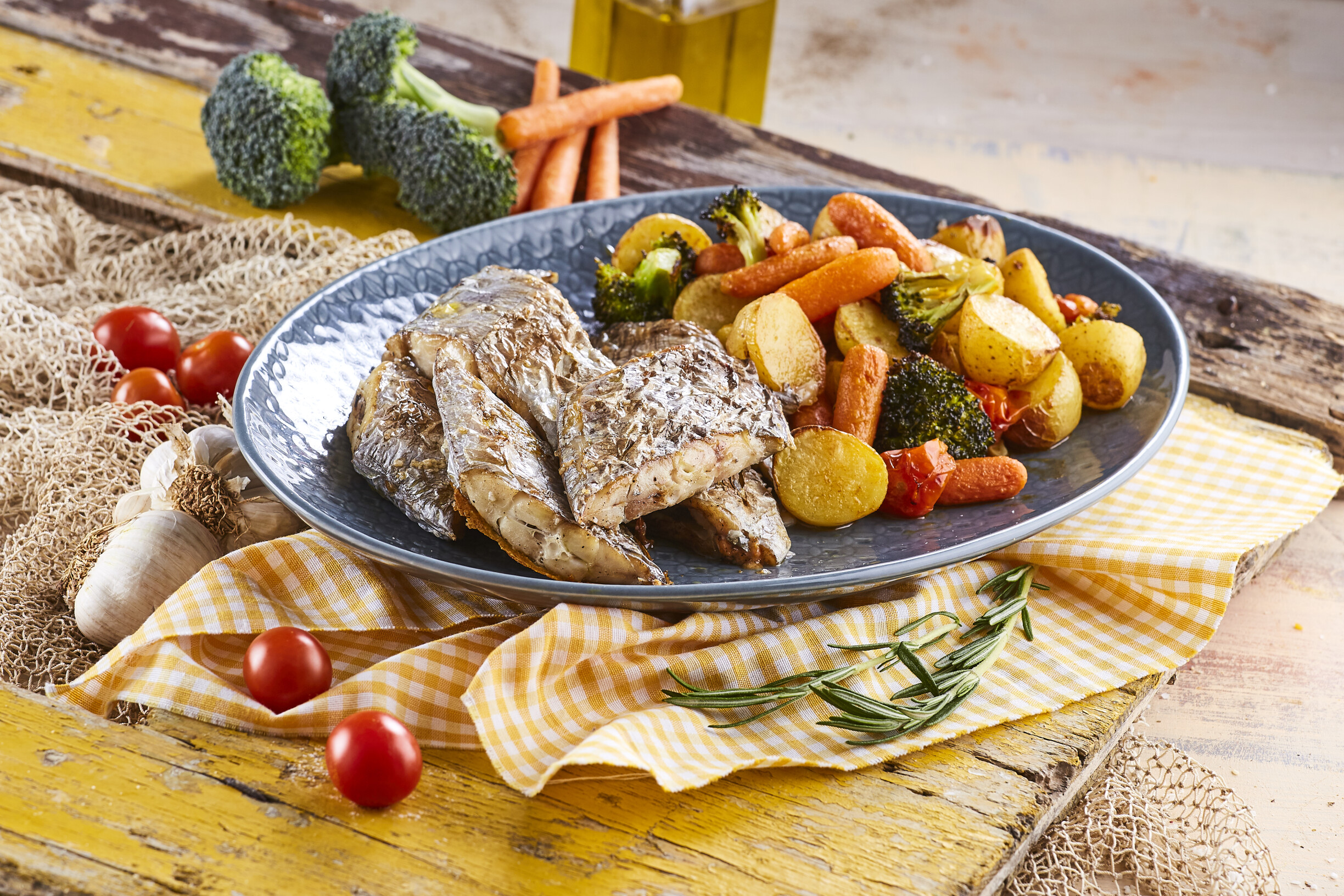 Peixe-espada com legumes