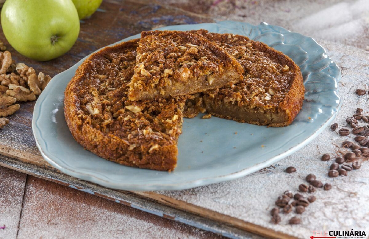 Tarte de café com nozes e maçã
