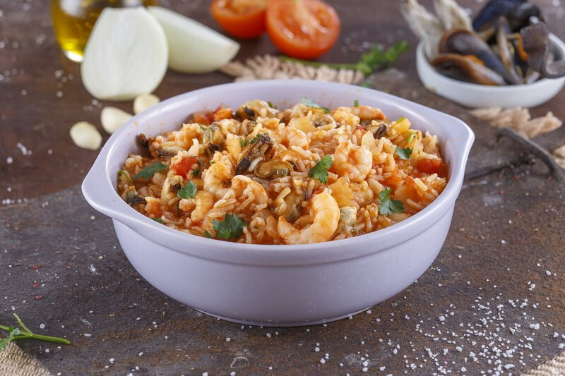 Arroz de marisco com tomate