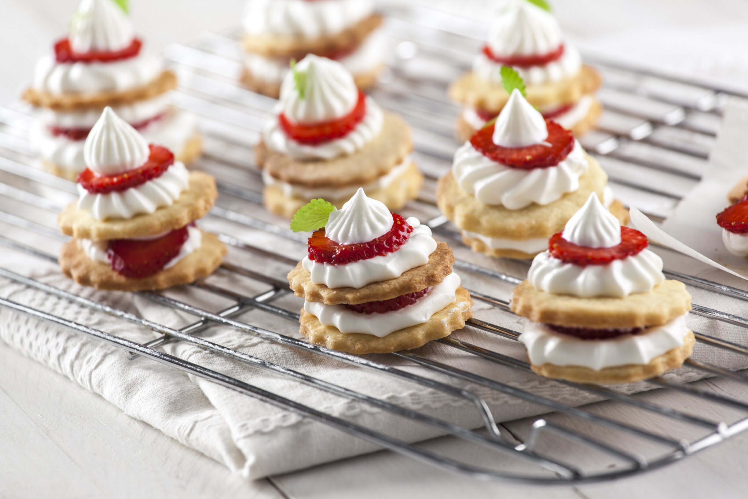 Bolachas recheadas com queijo-creme