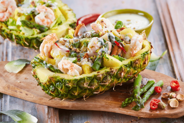 Abacaxi recheado com frutos do mar