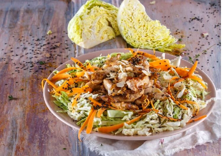 Salada de frango asiática