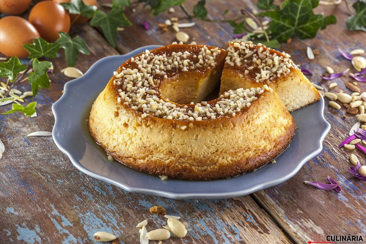 Pudim de requeijão com amêndoa