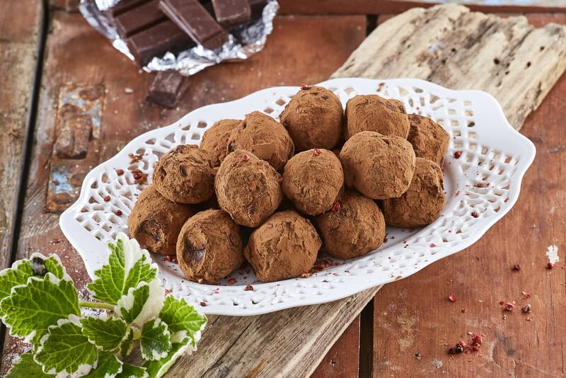 Trufas com vinho do porto e pimenta rosa