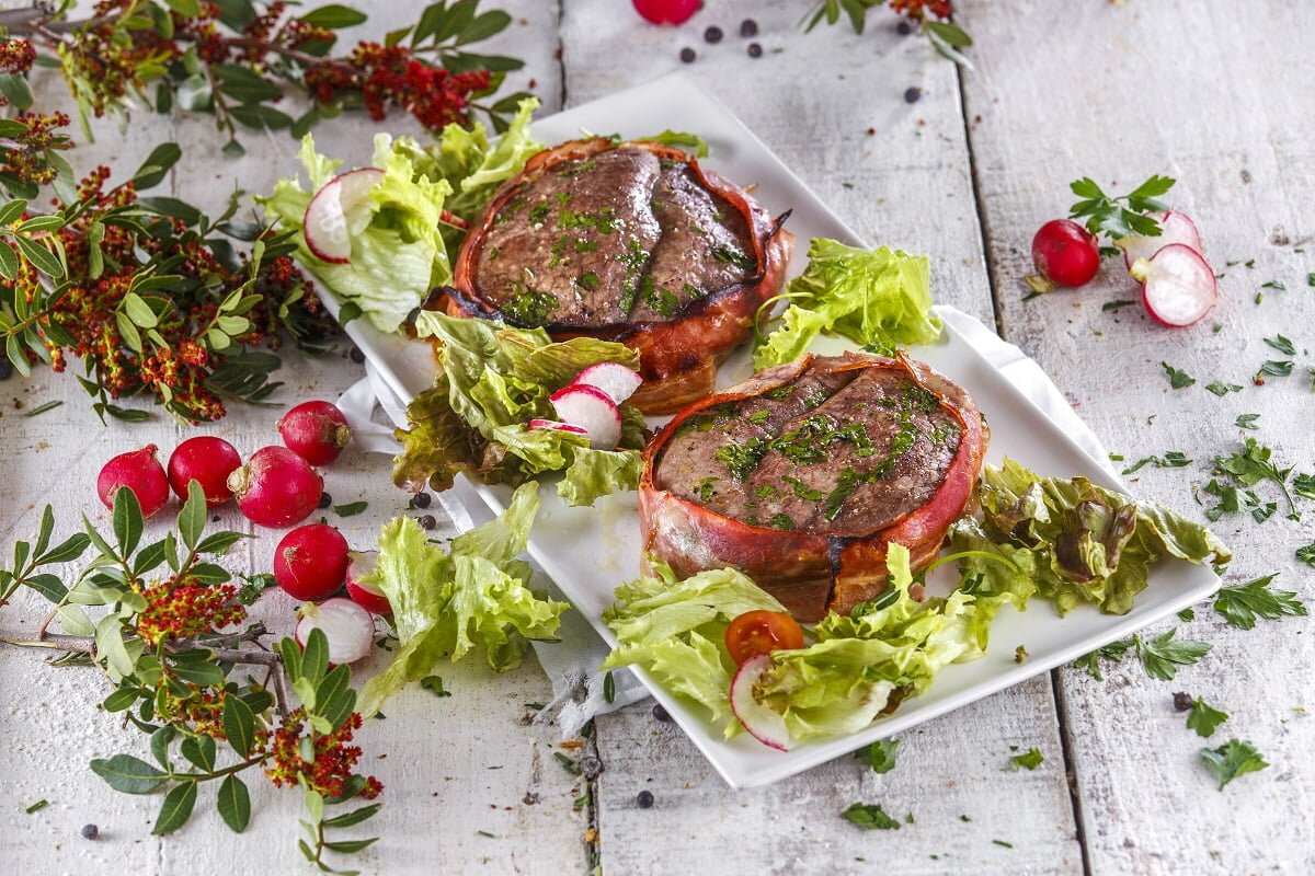 Medalhões de vitela com salsa e pimenta