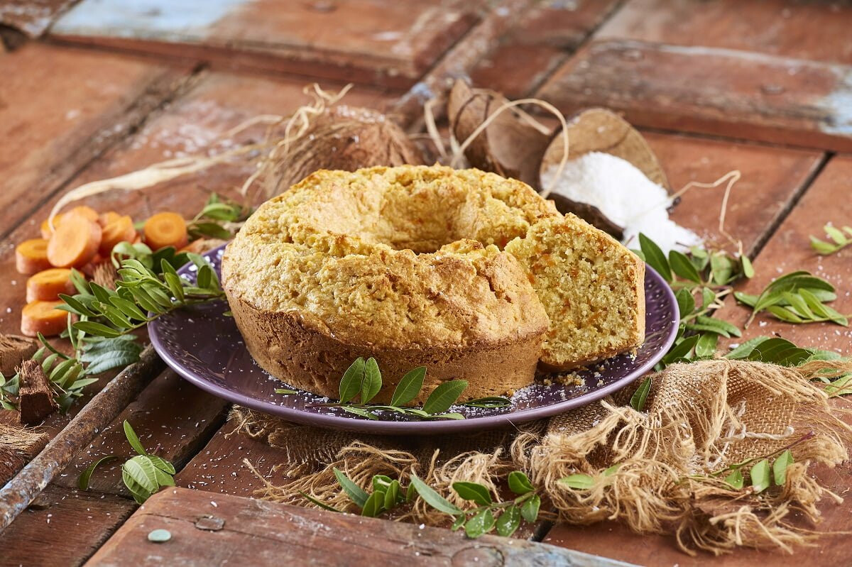 Bolo de cenoura e coco baunilhado