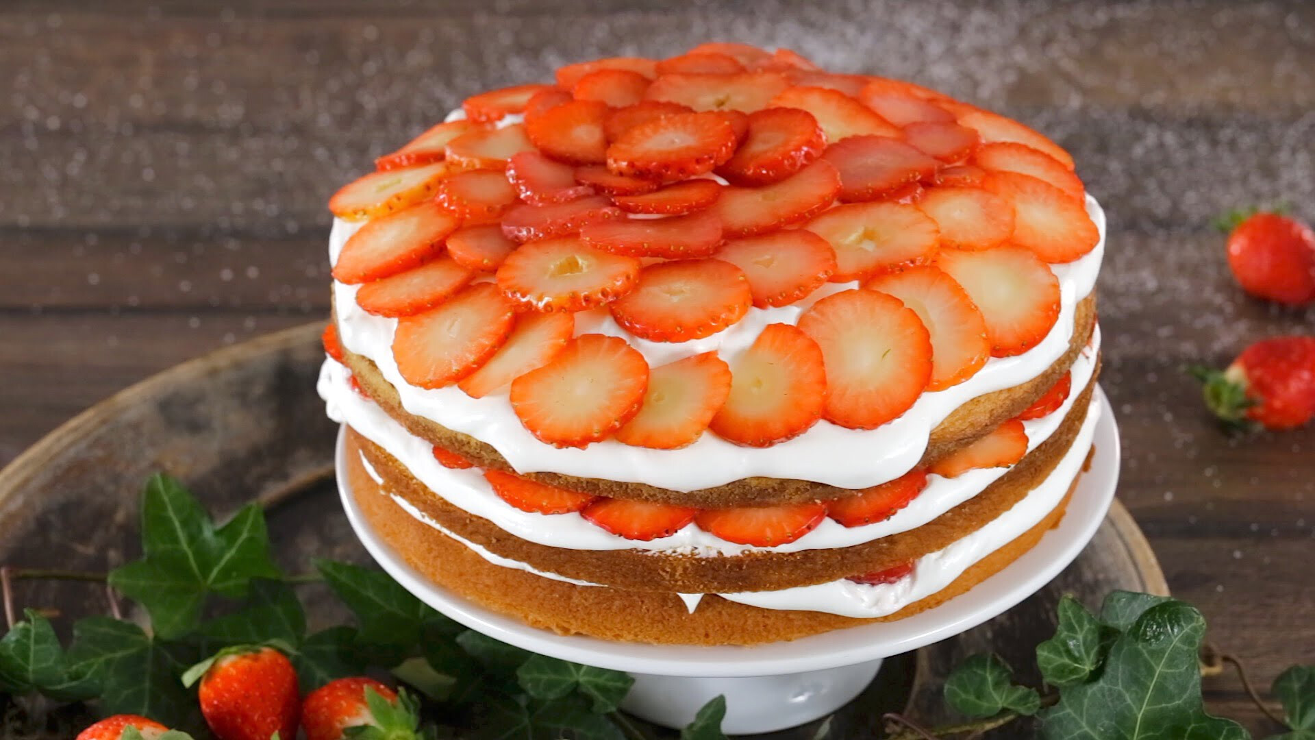 Bolo de morango com chantili