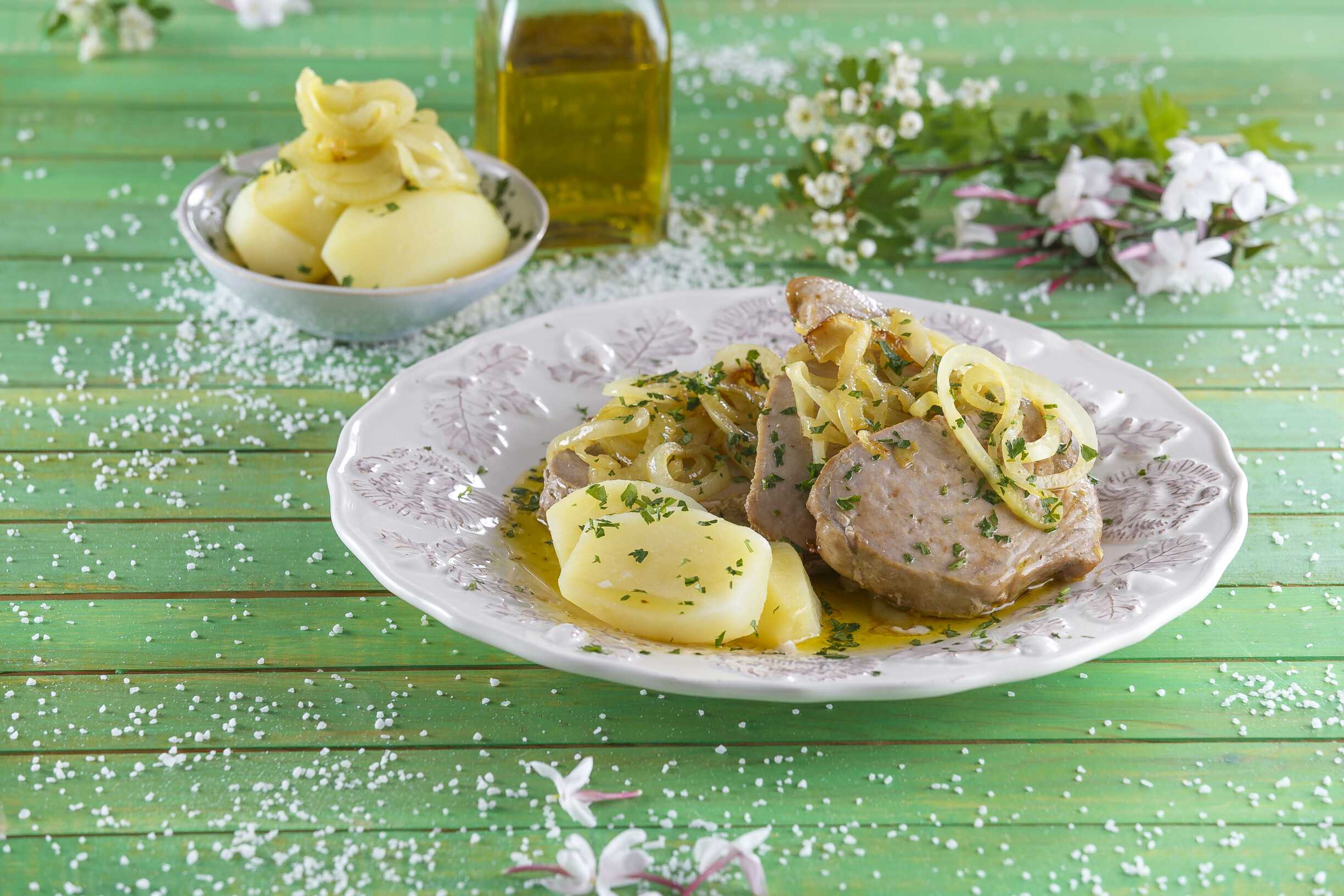 Atum de cebolada com batatas