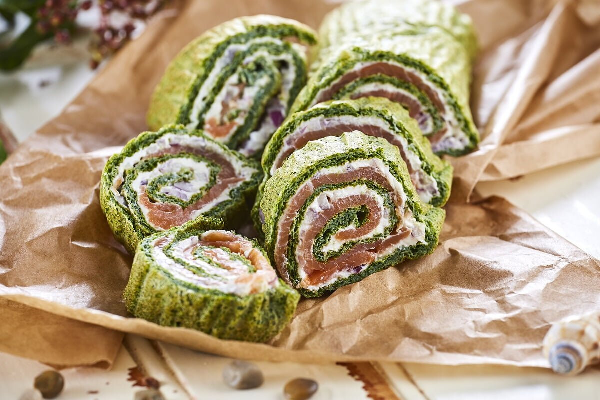 Rolo de espinafres com salmão fumado