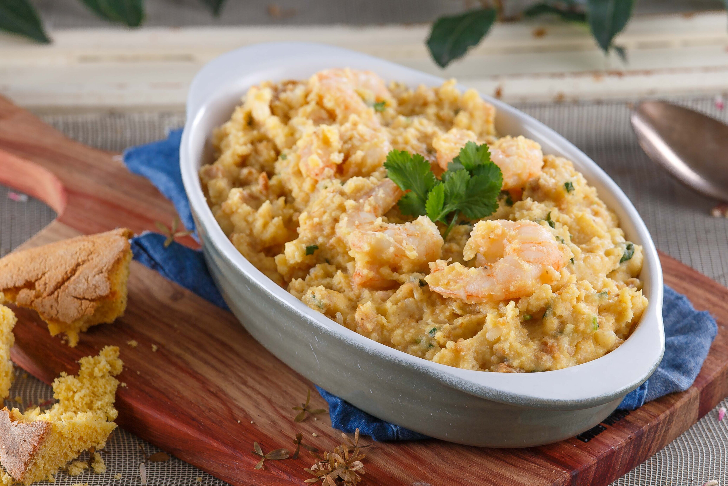 Açorda de broa com camarão