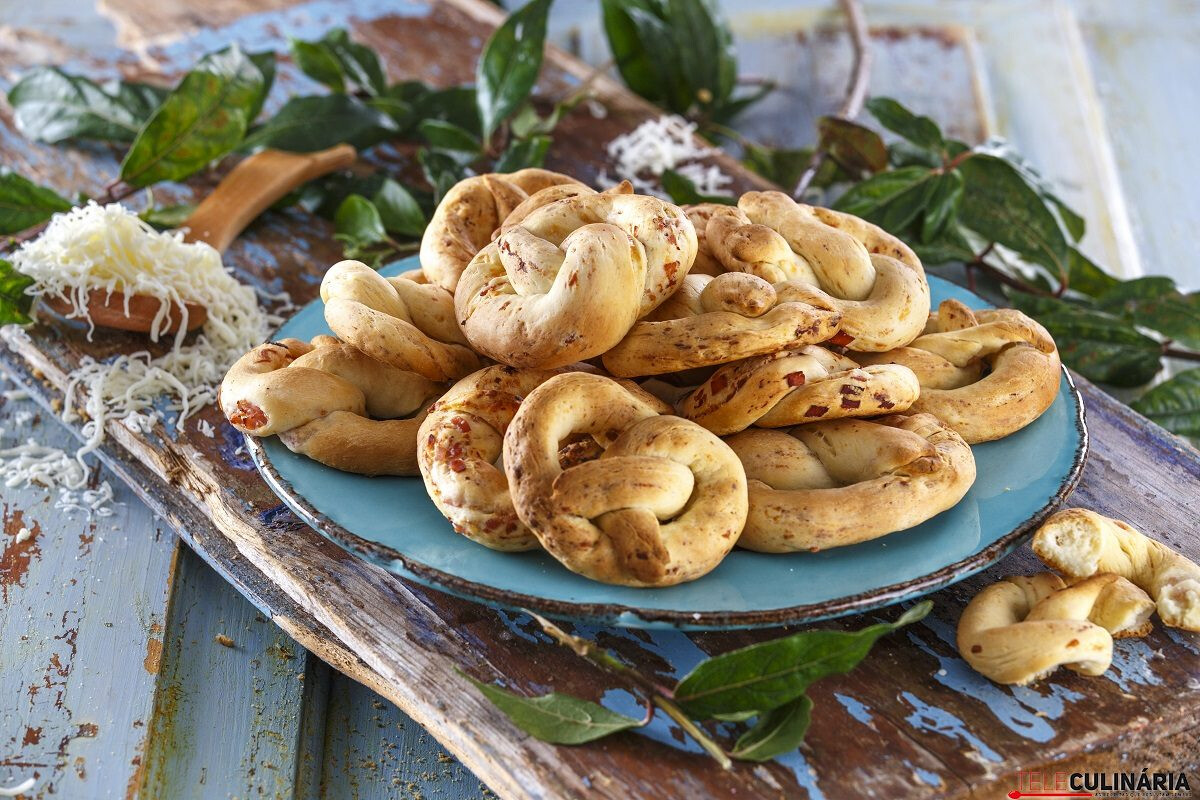 Pretzel de queijo e fiambre