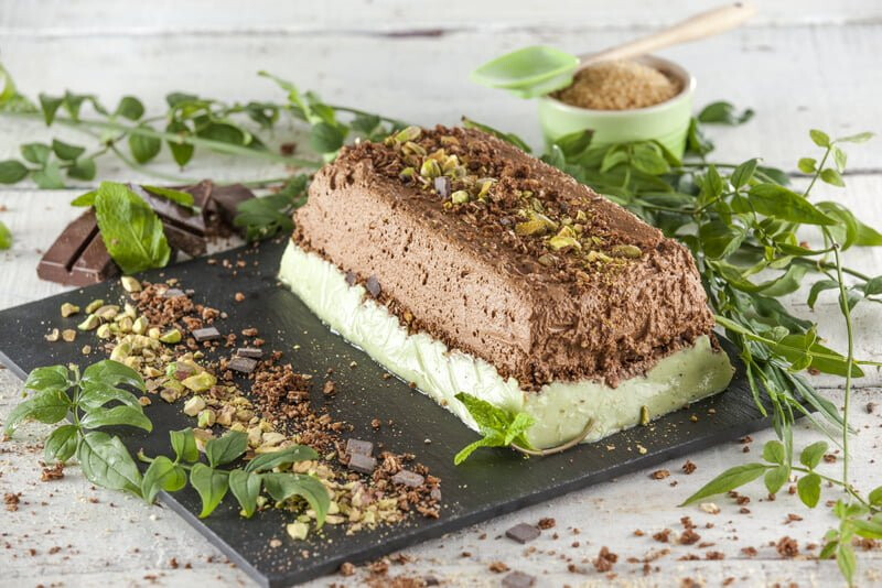 Semifrio de abacate com hortelã e chocolate