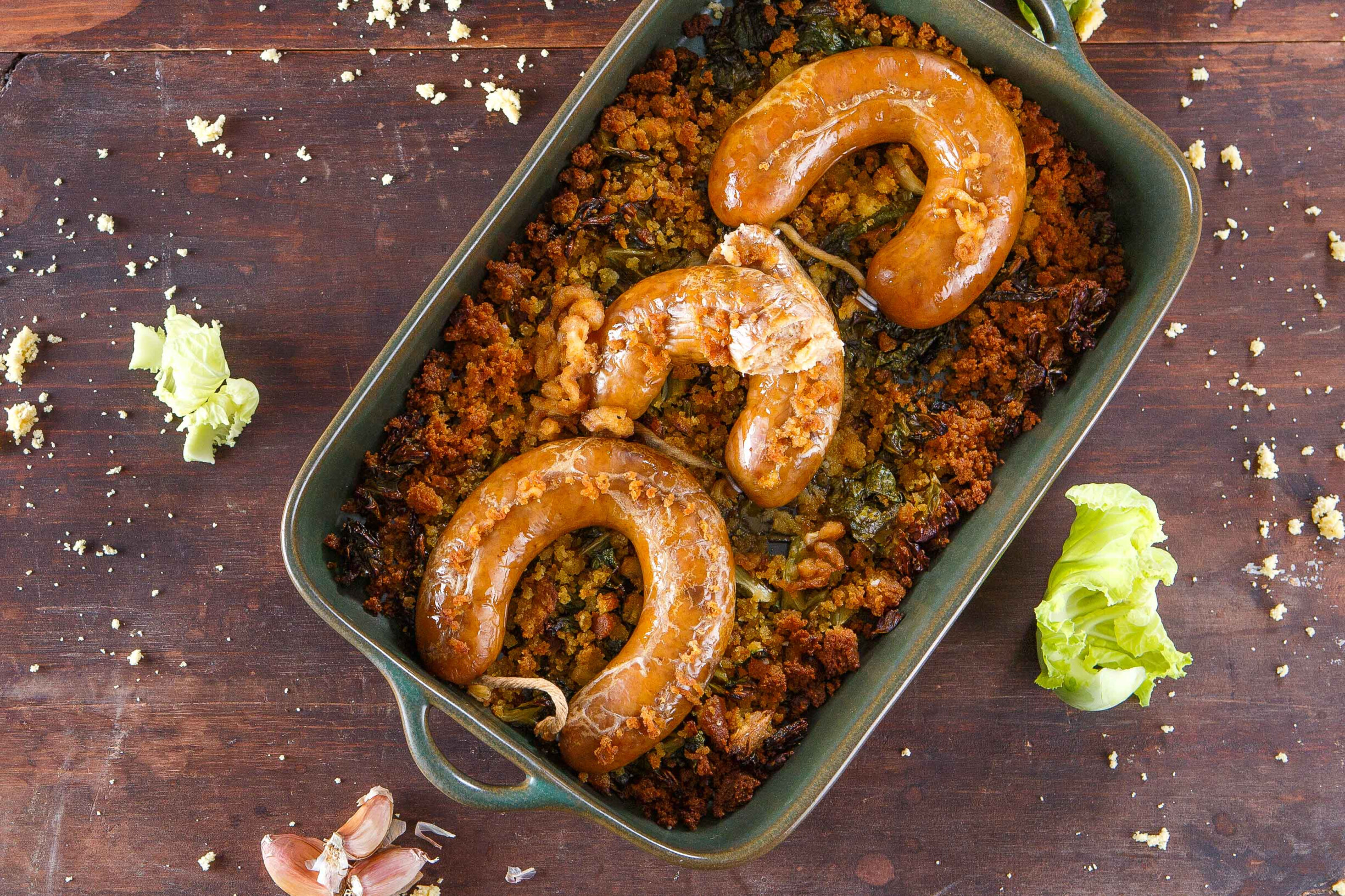 Alheira assada com migas de couve portuguesa